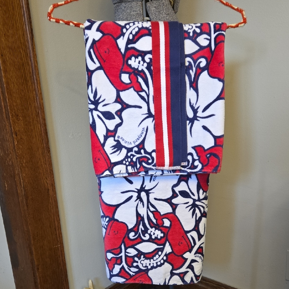 Vineyard Vines Large Oversized Beach Towel 66 In x 40 In. Red Blue Whales